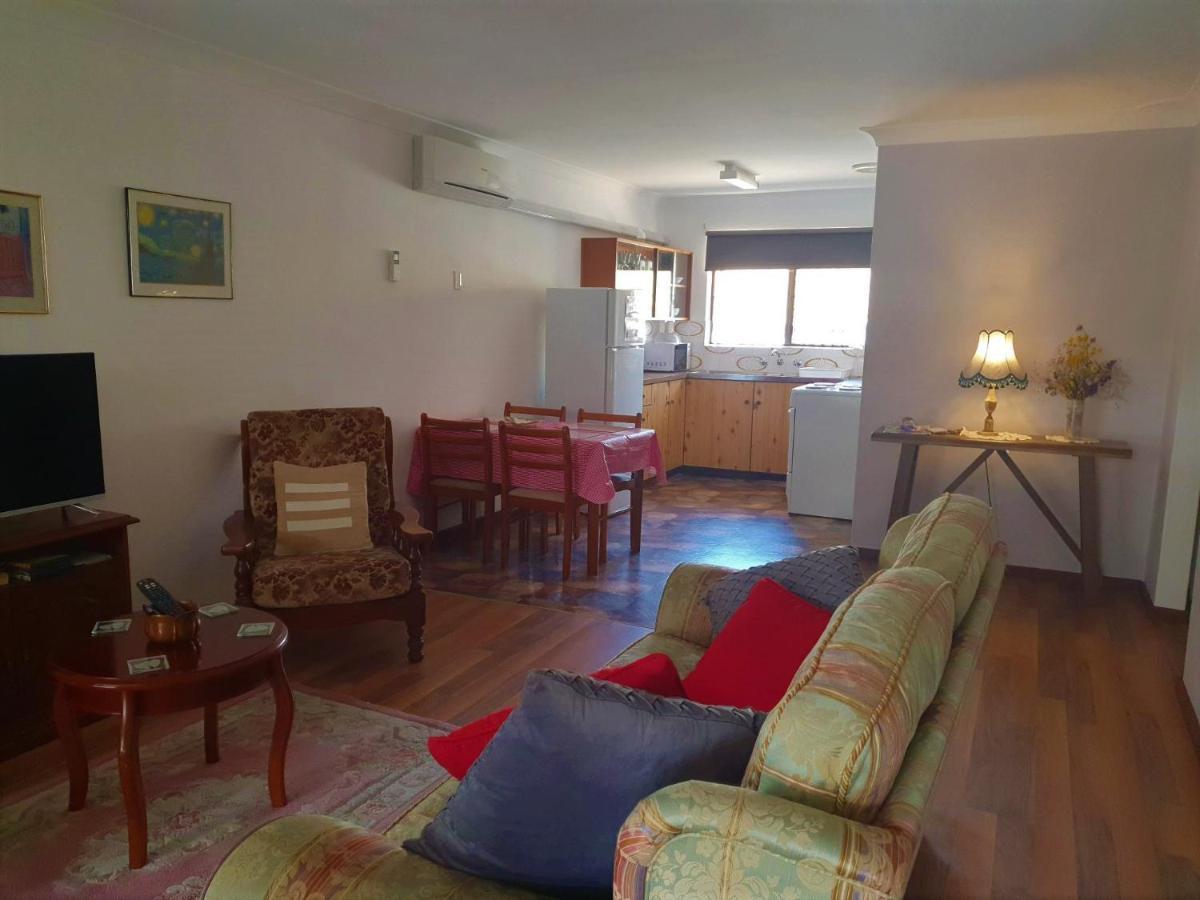 Champion Bay Unit, With Own Carport, * Geraldton
