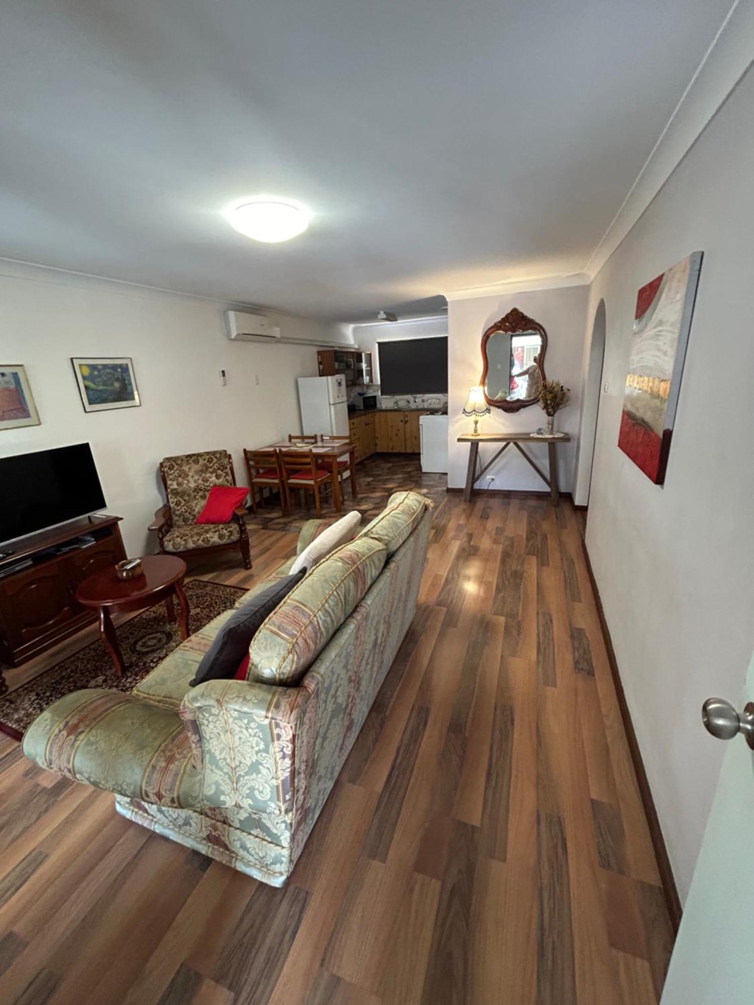 Champion Bay Unit, With Own Carport, Apartment *