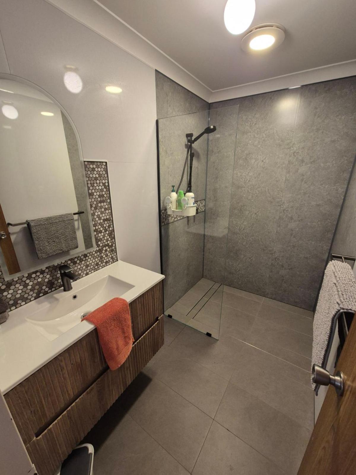 Champion Bay Unit, With Own Carport, Geraldton